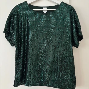 Glittrig topp från H&M - En grön glittrig topp från H&M 💚Perfekt till festligare tillfällen 😊