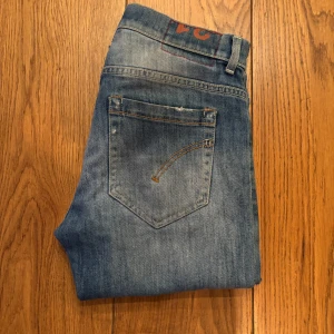 Dondup jeans - Dondup jeans utan några som helst tecken på användning, pris kan diskuteras vid snabb affär. Skriv vid minsta fundering, vill bara få bort jeansen
