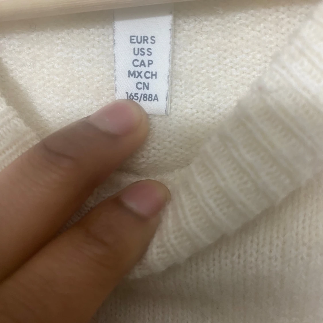 Beige stickad tröja i oversize - 1