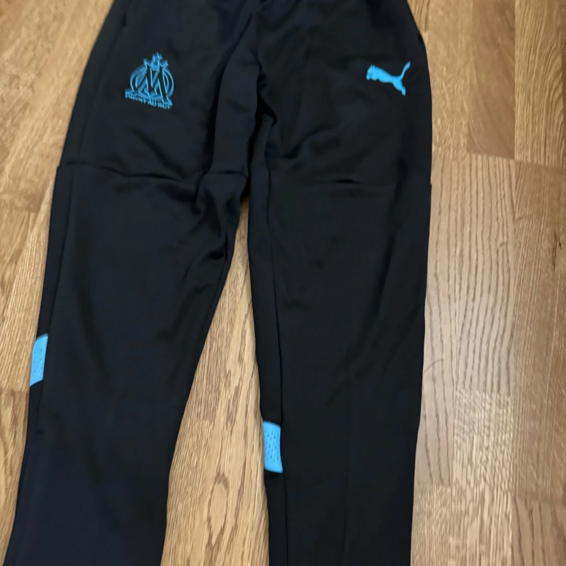 OM x Puma svarta träningsbyxor - 1