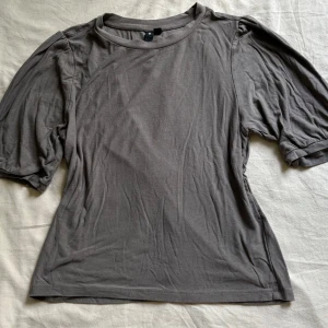 Topp - Använts ganska många gånger men fortfarande i bra skick 🫶🏼