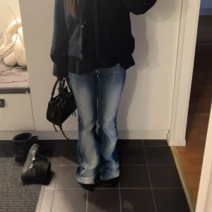 Lågmidjade jeans - Snygga trendiga lågmidjade jeans från weekday. Helt slutsålda storlek 25/32. 