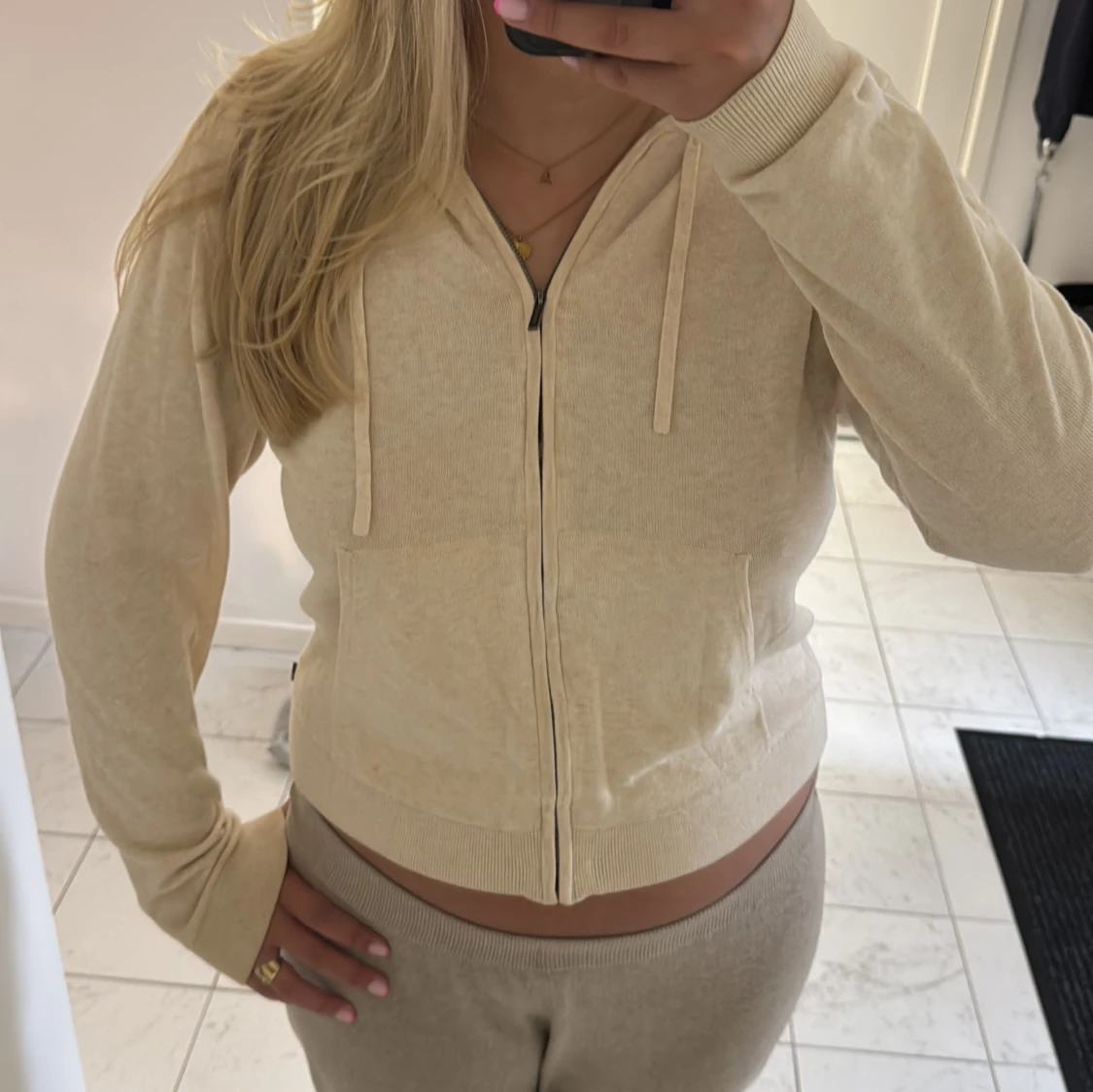 Beige zip up med huva