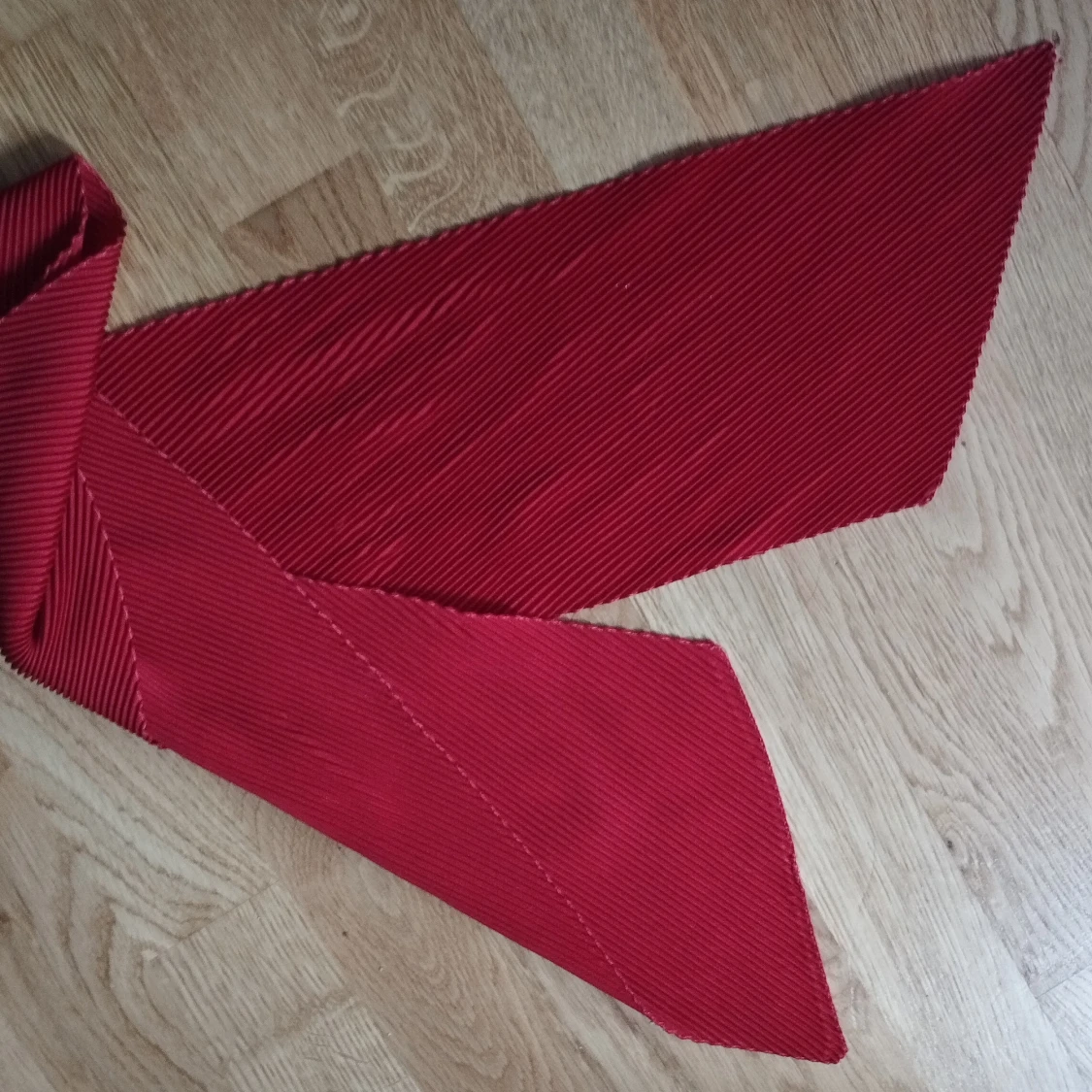 Röd plisserad avlång scarf - 1