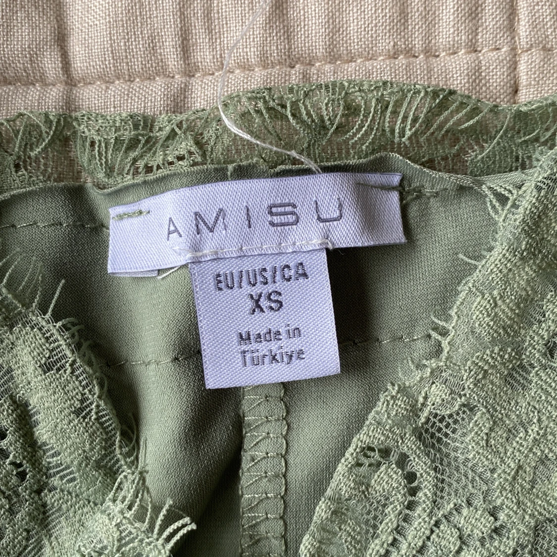 Grön linnetopp med spets från Amisu - 1