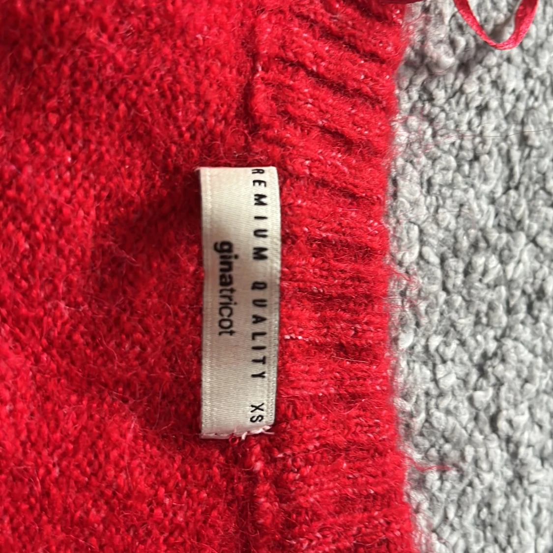 Röd stickad tröja från Gina Tricot - 2