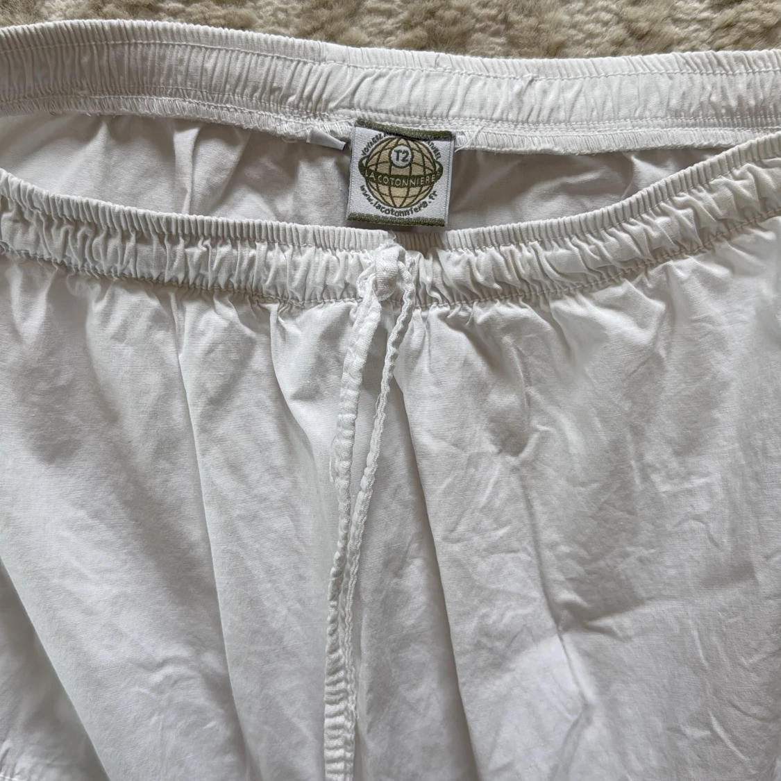 Vit långkjol med broderi - 2