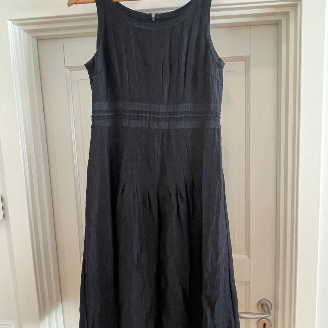 Svart långklänning i linne från Sandwich