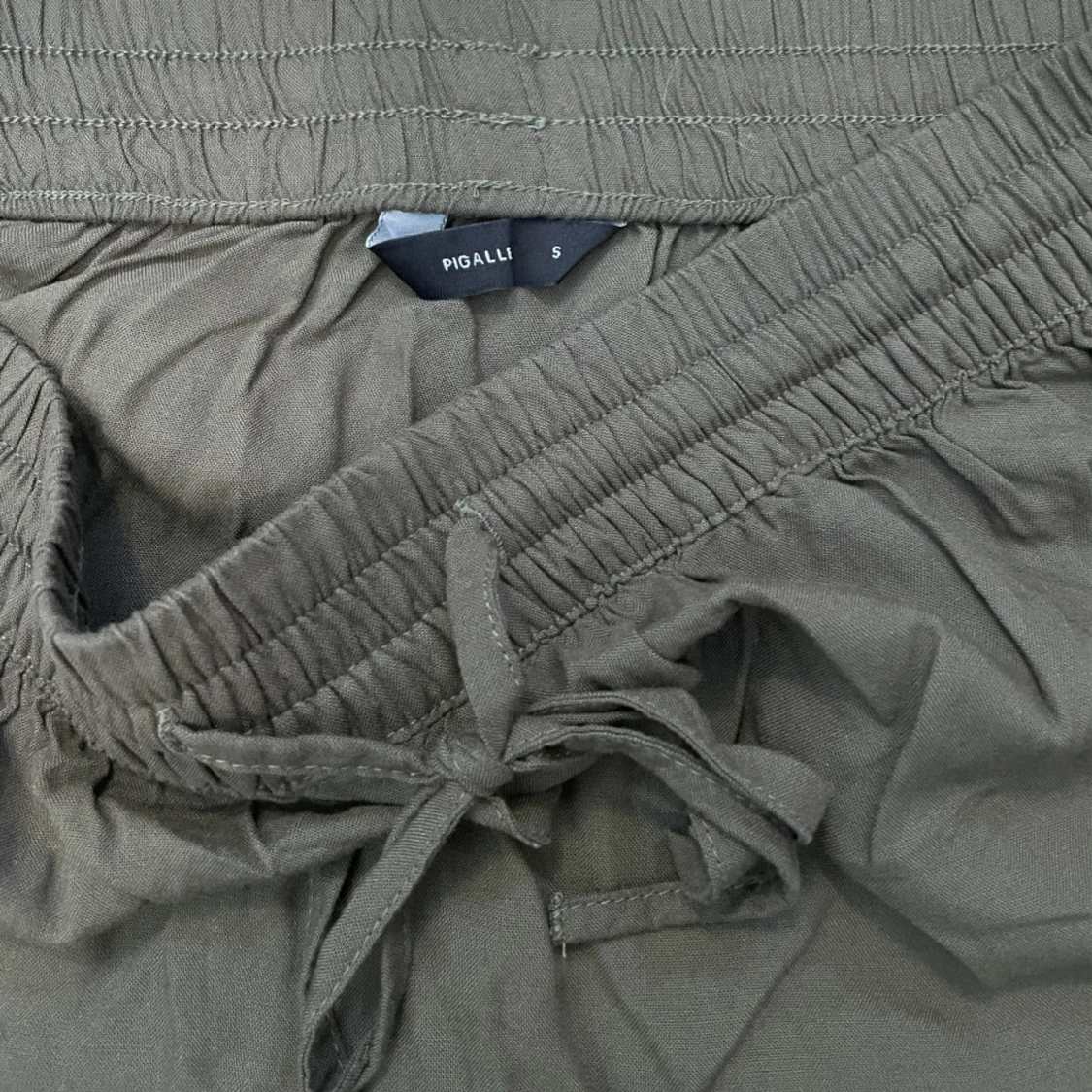 Olivgrön volangkjol från Pigalle - 3