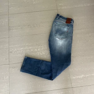 Replay Anbass Hyperflex jeans  - Replay Anbass Hyperflex jeans, slitningarna är populär design, skriv för fler bilder/frågor🙌🏼 