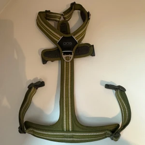 Dog Copenhagen Sele - En Dog Copenhagen comfort walk air sele i storlek L.  Nytt skick. Mått: Chest 66-82cm / 26-32inch. Färg: Hunting Green 3.0.   Rekommenderar för mellanstor hund.  Min hund har haft den 1 promenad, modellen passar inte honom.  