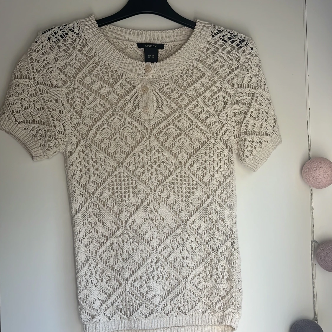 Beige stickad topp från Lindex
