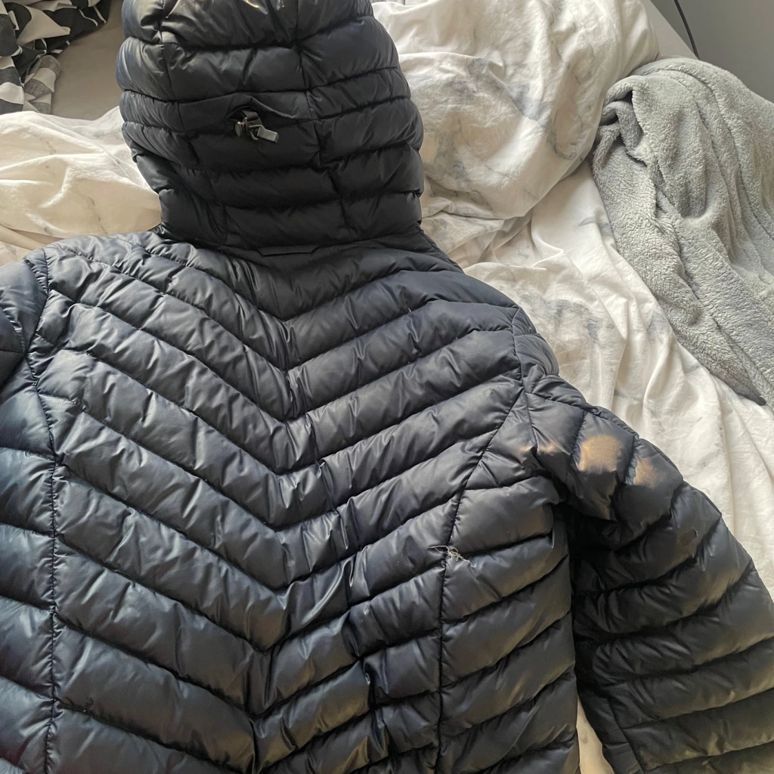 Svart dunjacka Peak Performance - 1