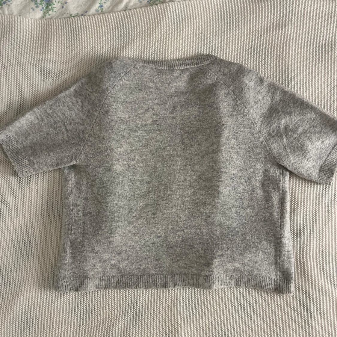 Grå kortärmad kofta från Nelly - 3