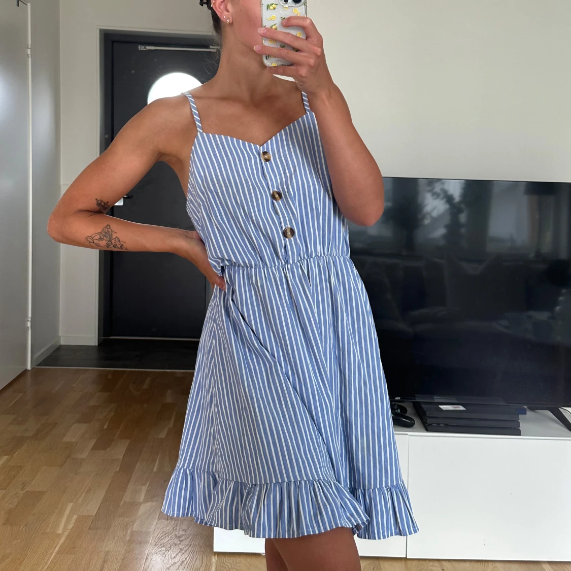Blåvit randig sommarklänning