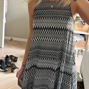 Klänning - Fin klänning med missoni liknande mönster