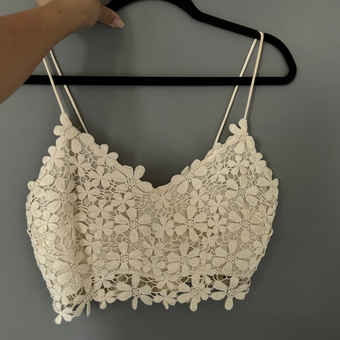 Beige blommig linnetopp Stradivarius