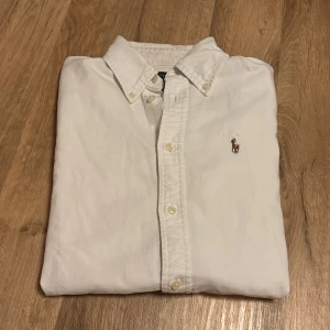 Ralph Lauren skjorta GE PRISFÖRSLAG  - Skick: 10/10 | Storlek: XS | Passar perfekt för dig som är 160-165 | Nypris: 1600 | Mitt pris: Ge prisförslag | Hör av er vid frågor. 