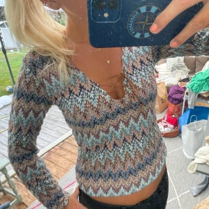 Mönstrad långärmad tröja med snörning - Superfin men kommer tyvärr inte till användning😔