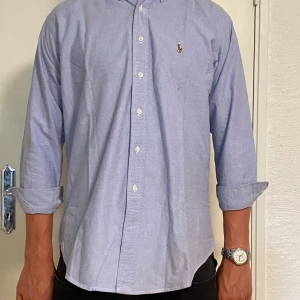  Ralph Lauren Skjorta M  - Ralph lauren skjorta| Storlek:M| pris: 399kr| skick: 9,8/10| hör av er vid minsta lilla fundering|