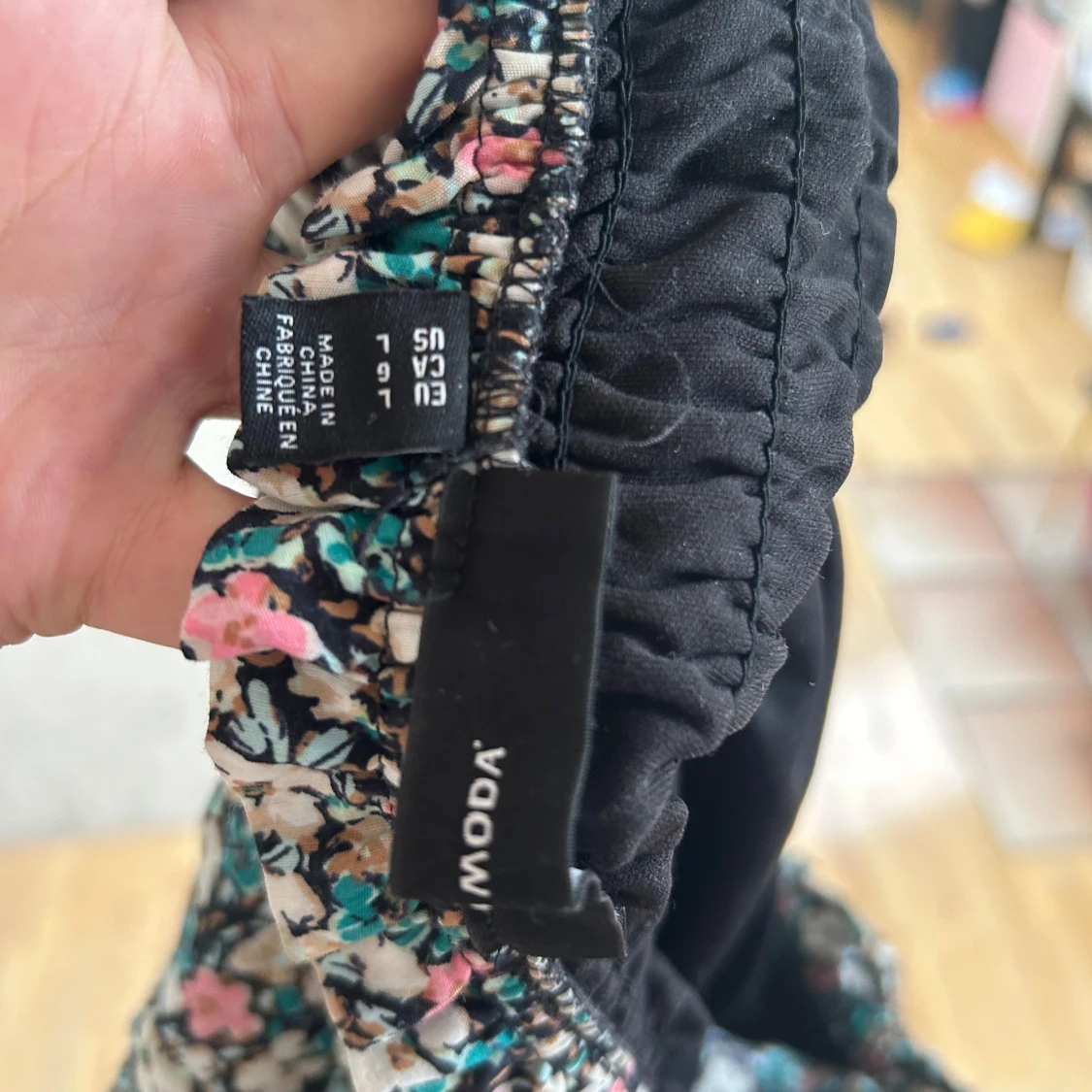 Blommig kjol med volang - 4