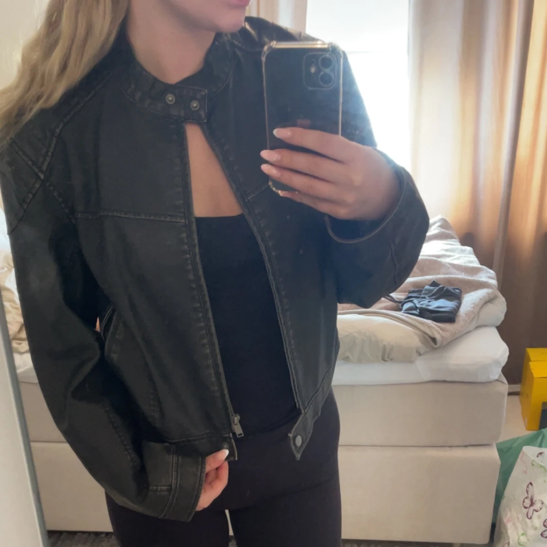 Svart skinnjacka från Gina Tricot - 2