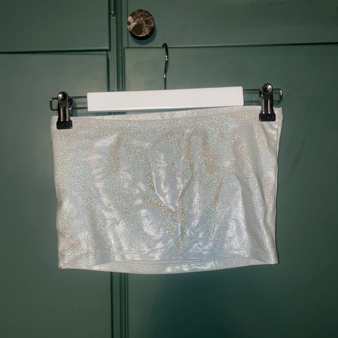 Glittrig silver axelbandslös topp från H&M Divided - 1