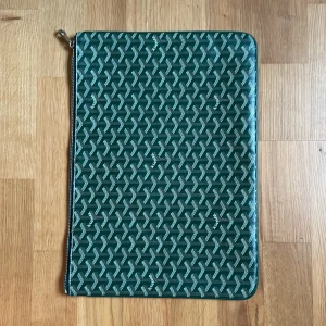 Datorfodral - Datorfodral med mönster 40x28 OBS! EJ ÄKTA, PRIS KAN DISKUTERAS