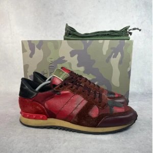 Valentino rockrunner sneaker - – Condition: 7/10  – What is included: Only the sneakers  – Retail price: 8515 SEK