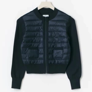 Mörkblå quiltad cardigan jacka - Snygg mörkblå cardigan jacka från Gina Tricot. Helt sprillans ny aldrig använd, säljs pågrund av fel storlek. Helt slut såld just nu