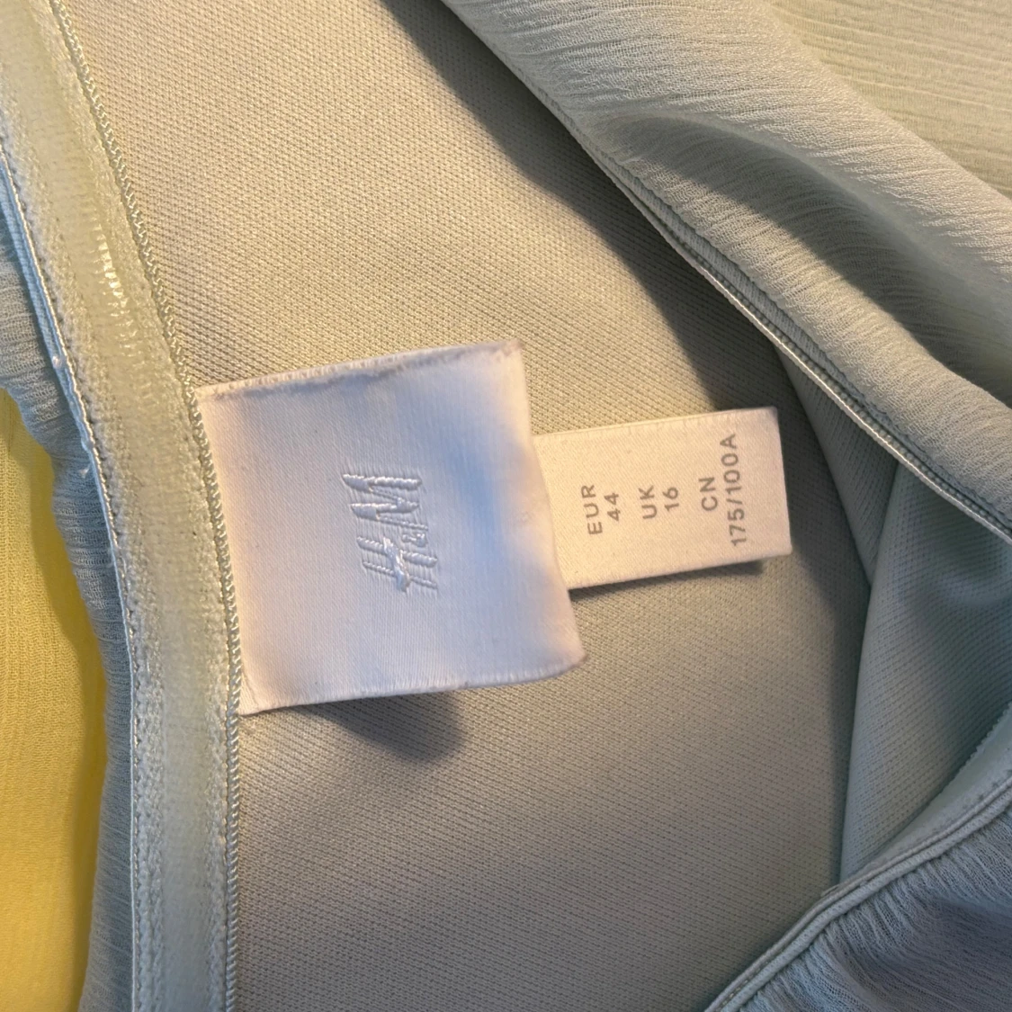 Ljusgrön långklänning från H&M oneshoulder - 2