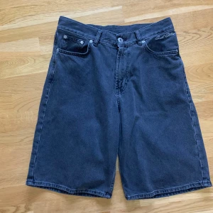 Jeansshorts sweet sktbs XS - Snygga jeansshorts från sweet sktbs i storleken xs