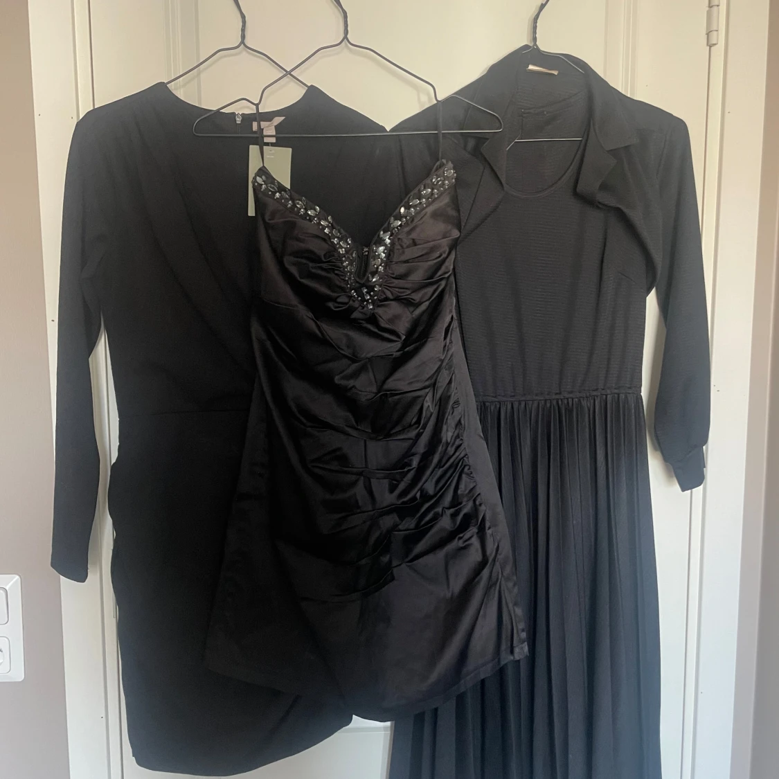 🖤 Garderobsfavoriter i svart – tre snygga klänningar till fyndpris - 1