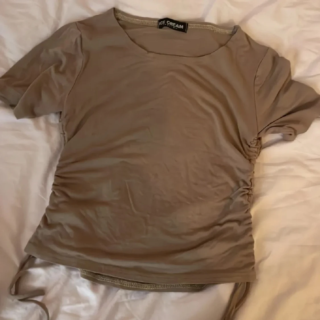 Beige topp med snörning - 2