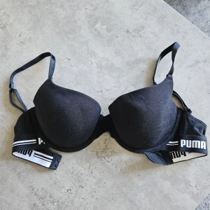 Puma t-shirt BH 70D - Puma t-shirt BH. Storlek 70D. Aldrig använd! För liten för mig. 