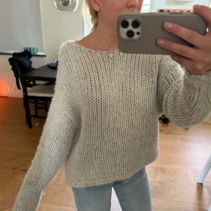 Stickad tröja från Zara - Snygg grovstickad tröja från Zara, aldrig använd 