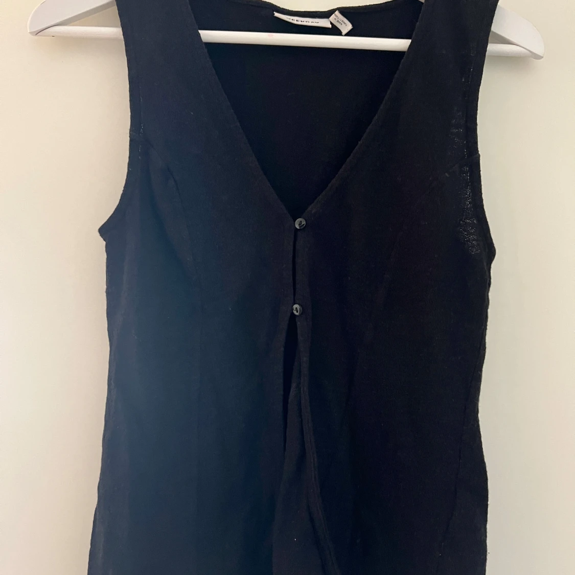 Svart väst från Weekday med knappar