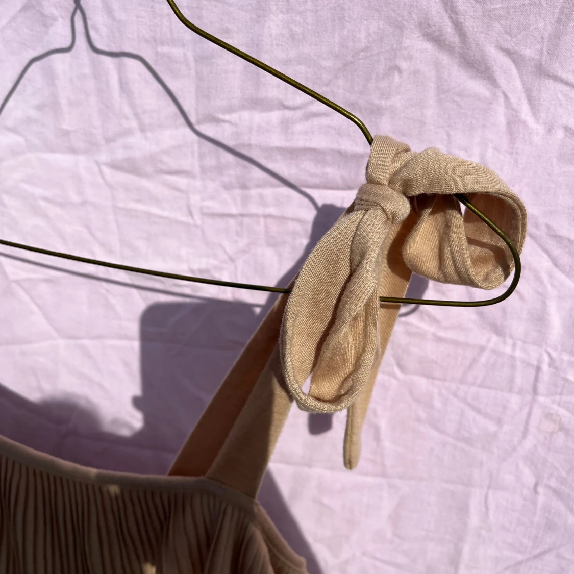 Beige plisserad långklänning H&M - 4