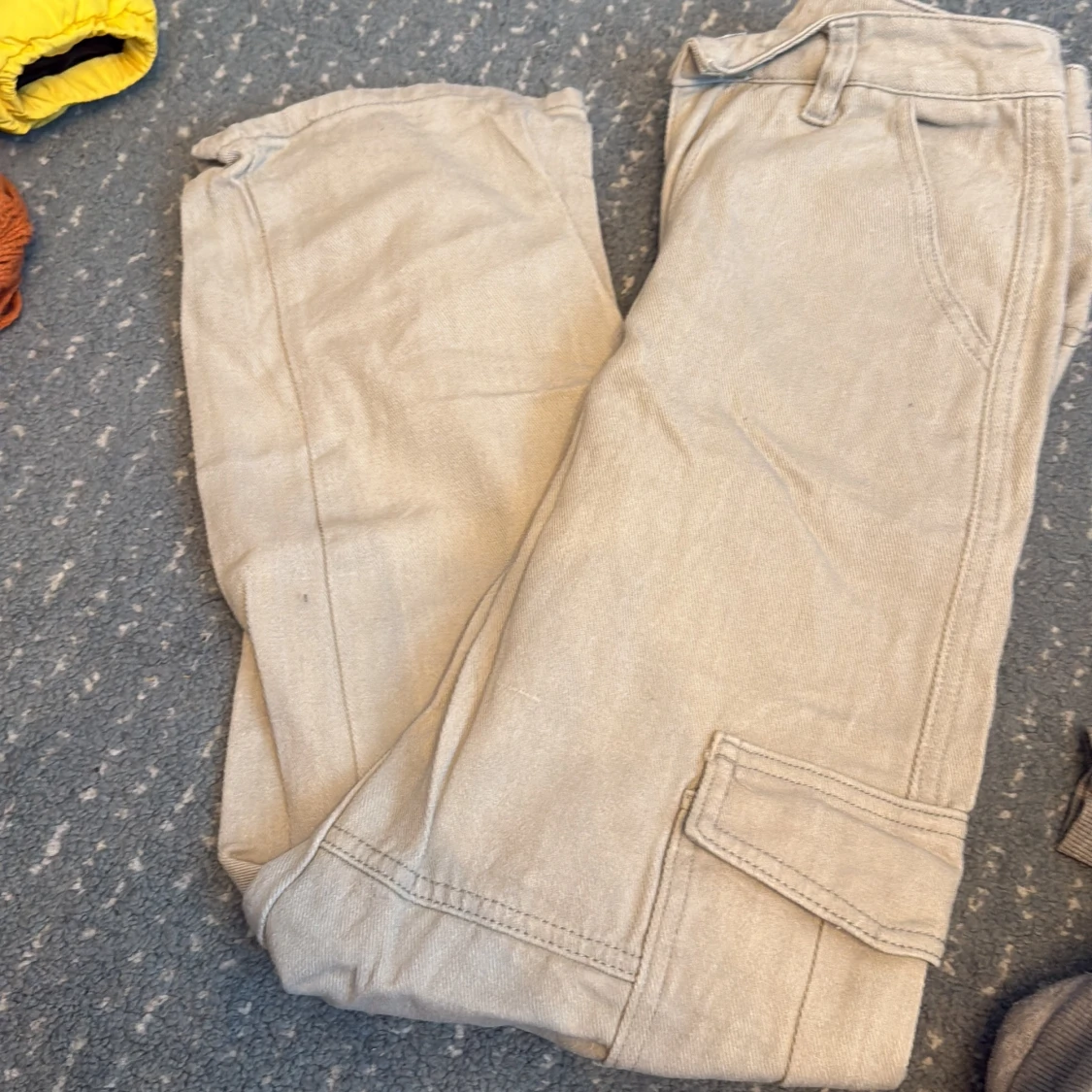 Beige cargopants med breda ben - 1