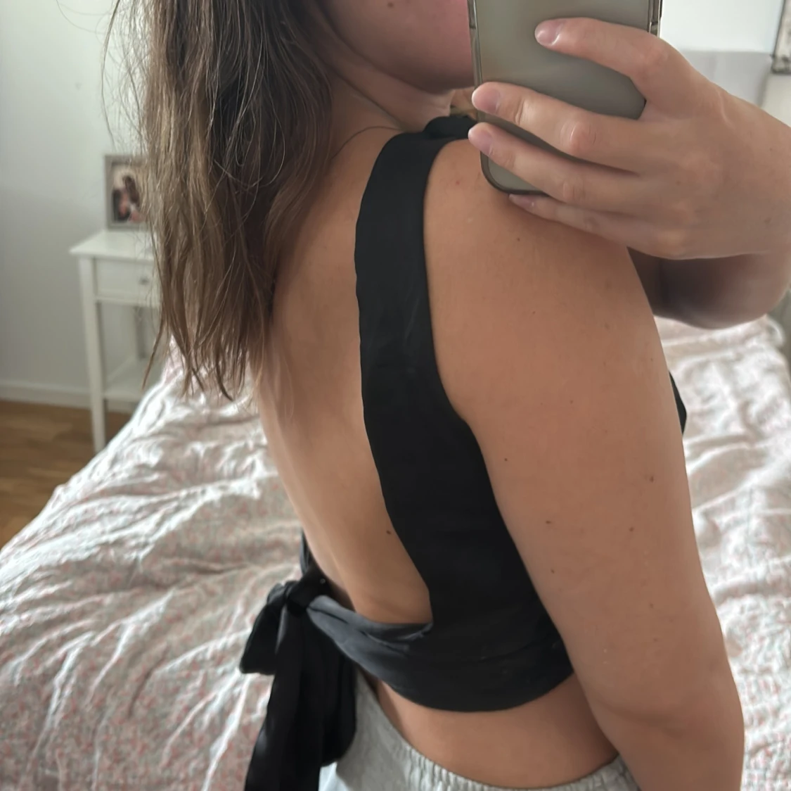 Svart topp med öppen rygg - 1