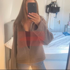 teddy jacka - teddy jacka från h&m i storlek M, fint skick💓
