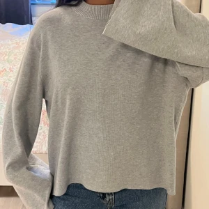 Ljusgrå loose stickad tröja - Supermysig ljusgrå stickad tröja