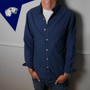 RALPH LAUREN SKJOTA - Fin skjorta från Ralph Lauren | Skick: 8/10 | Strl: S | Modellen är 182cm lång | Hör av dig om du undrar någonting!