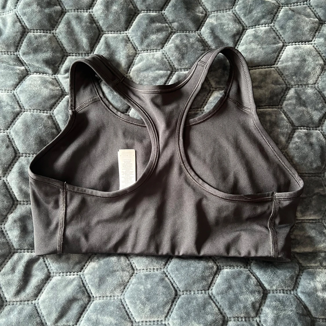 Svart sporttopp från Nike i storlek M - 1