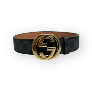 Gucci bälte  - Helt ny bälte. Oanvänd. Fraktar inom 24 timmar. Bästa kvaliten ute på marknaden. Kan mötas upp i stochkolm. Storlek 110cm