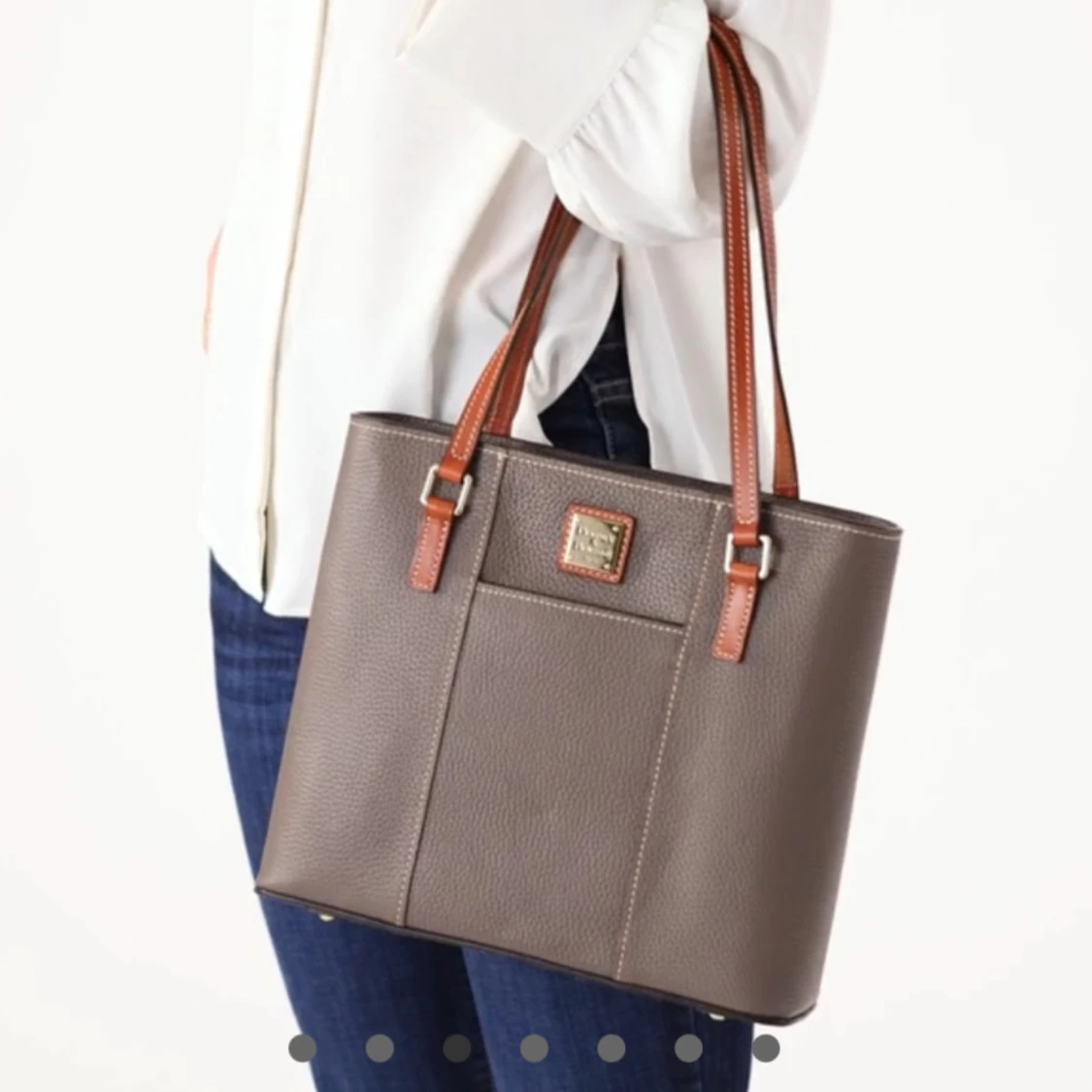 Brun axelväska från Dooney & Bourke