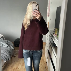 Stickad tröja - Säljer då den inte kommit till användning. Använd endast fåtal gången. Från gina tricot i XS💕 