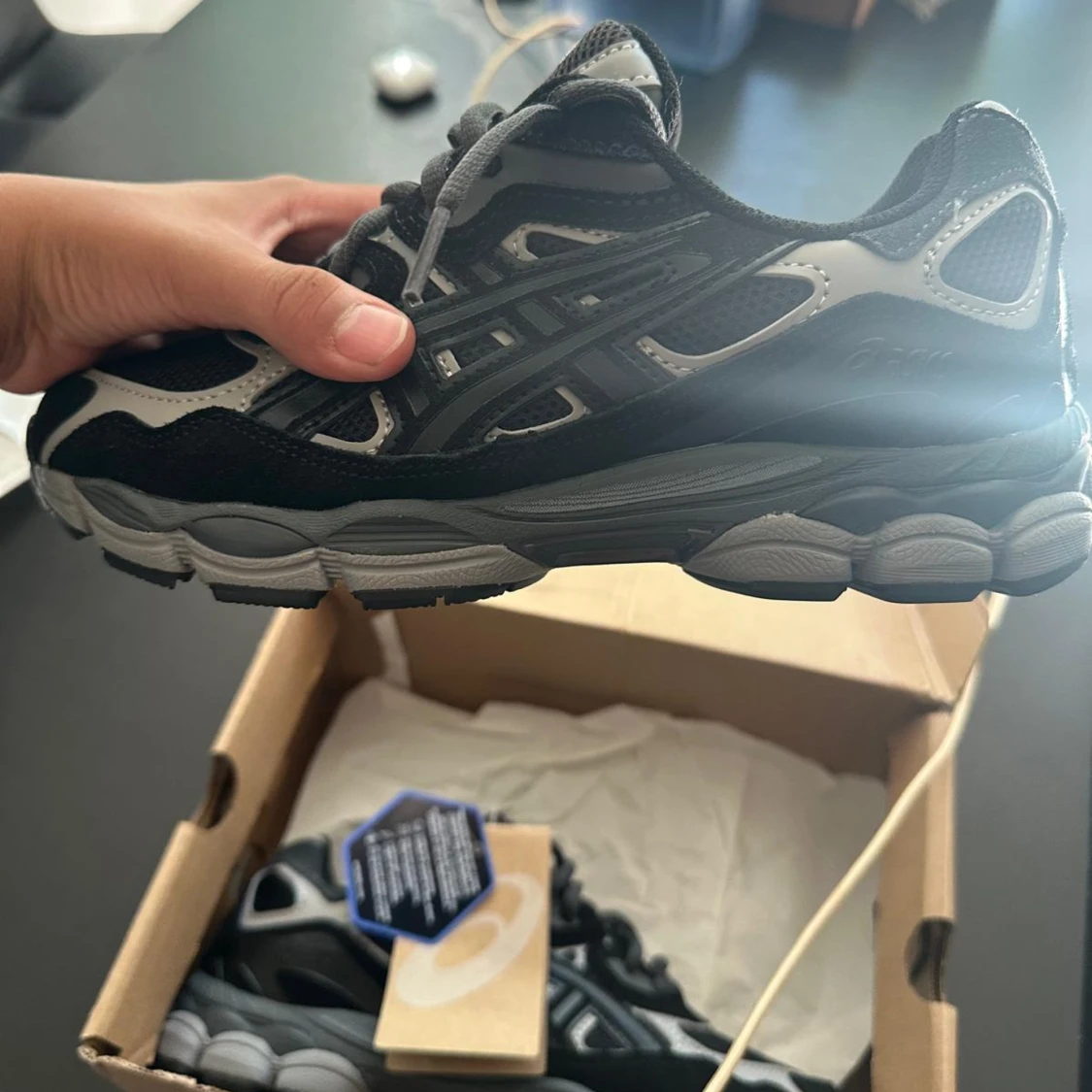 Svarta och grå ASICS sneakers - 2