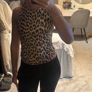 Leopard body - Säljer nu min jättesnygga leopard body i storlek xs, knappt använd💞