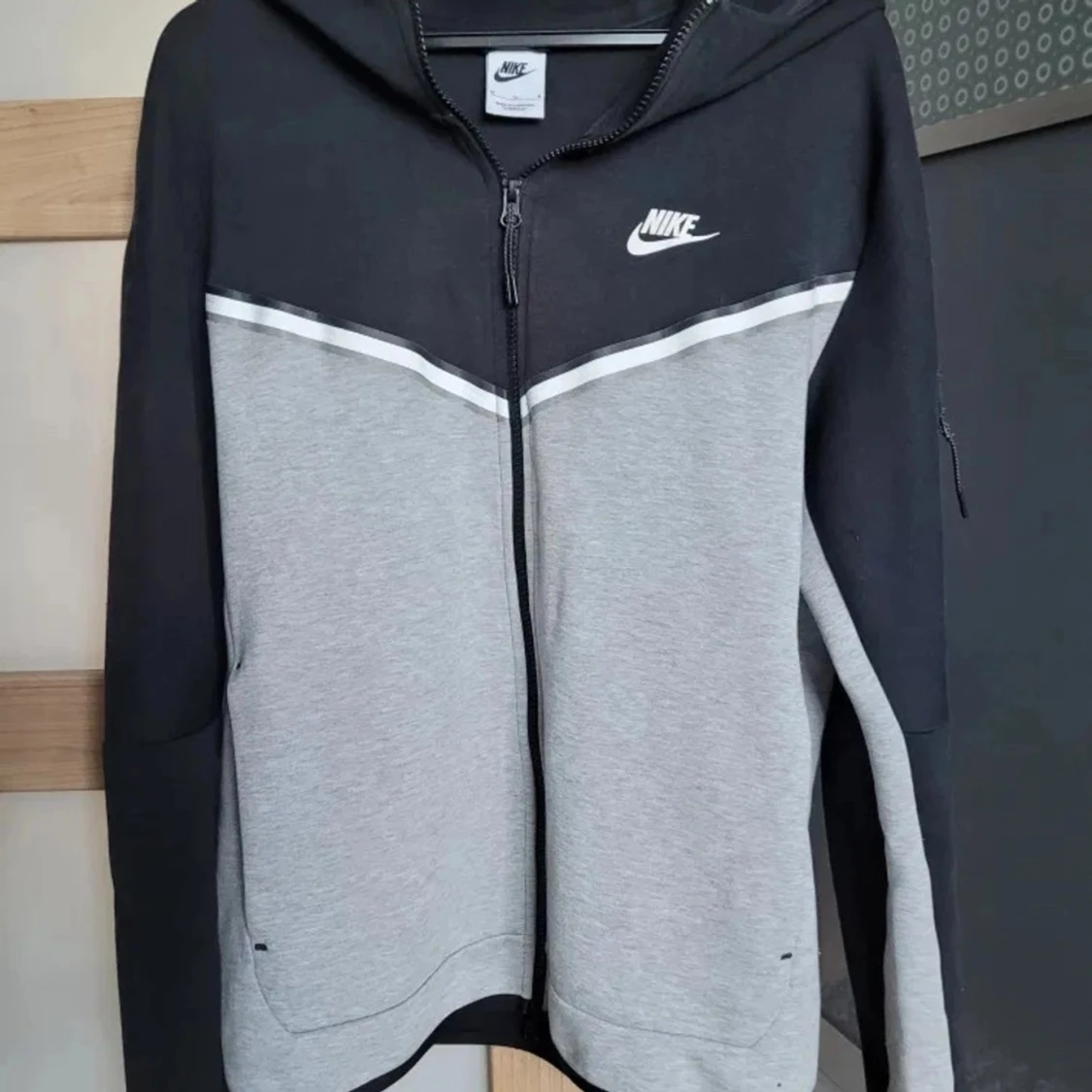 Nike tech-fleece svart, grå.